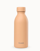 Bouteille Qwetch, idéale pour les voyageurs et les amateurs de boissons fraîches ou chaudes, avec une capacité optimale et un design pratique.