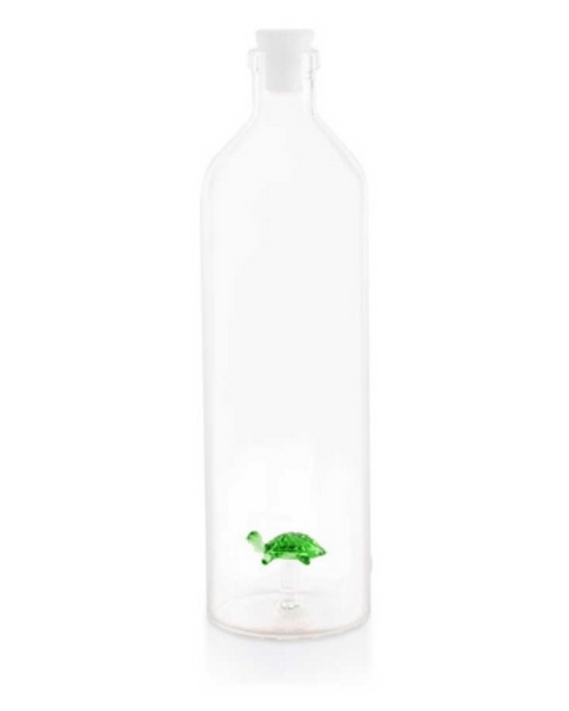 Bouteille Tortue Balvi, avec un design original en forme de tortue, idéale pour l’hydratation quotidienne et pratique pour les déplacements.