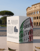 Coffret iconic devant son monument