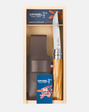 Couteau de poche Opinel N°08 avec manche en bois d'olivier et étui Alpine brun.​