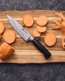 Couteau du Chef 16 cm Four Star Zwilling sur planche