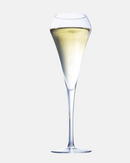 Magnifique flute à Champagne laissant apparaitre une colonne de bulles