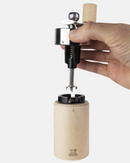 Peugeot Isen, moulin à muscade manuel, garanti à vie, conçu pour une utilisation facile et un broyage homogène.