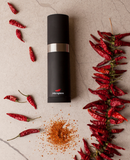 Moulin à piment Microplane en noir satiné et inox, design élégant et moderne.