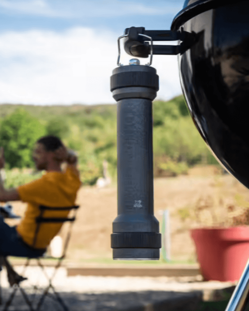 Moulin à Poivre Spécial Barbecue Peugeot 30 cm avec mécanisme en acier, design ergonomique, capacité généreuse, idéal pour assaisonner toutes vos grillades en extérieur.