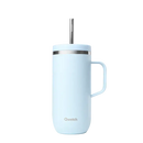 Mug isotherme Qwetch 600 ml en acier inoxydable recyclé, coloris bleu pastel, avec paille rétractable.