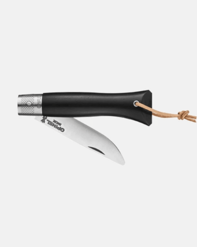 Couteau Opinel Néo6 Opiflex Ébène avec lame ouverte, montrant le design élégant et la finition du manche en ébène.