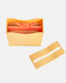  Accessoire pratique et décoratif pour table, porte cure-dents Sebastian Balvi en plastique rouge en forme de crabe.