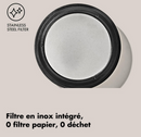 Filtre en inox intégré de la cafetière nomade OXO pour un café sans déchet.