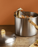 Composteur de cuisine design, facile à transporter et à entretenir.