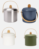 Seau à compost Pebbly 7L avec poignée en bambou et couvercle anti-odeur.