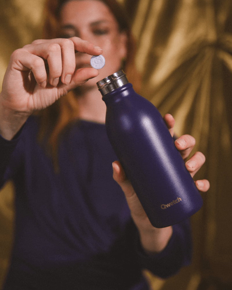 Vue frontale de la bouteille isotherme Icon violet & Or Qwetch