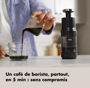 Cafetière nomade OXO préparant un café concentré en 5 minutes, idéale pour un usage nomade.