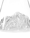 Carafe à eau Mont Blanc TOPOGRAPHIC de la marque Alaskan Maker, en verre 100% cristallin avec un motif topographique en 3D inspiré des reliefs du Mont Blanc. Élégante et durable, idéale pour servir de l'eau ou des boissons variées.

