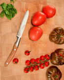 Couteau à tomate Le Thiers avec manche en loupe de cade et lame dentée.
