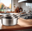 Casseroles inox Cuisinox sur plan de travail – cuisson sans revêtement