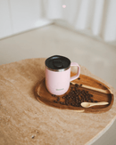 Mug isotherme 350 ml rose avec anse de QWETCH pour café ou thé