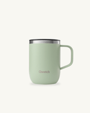 Mug isotherme en inox recyclé 350 ml couleur vert sur fond blanc.
