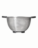 Passoire OXO sur 3 pieds – stabilité évier et plan de travail