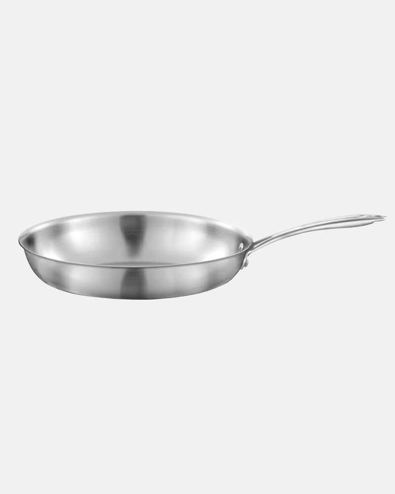 Poêle inox Cuisinox – Collection Gourmet – vue de face sur fond gris