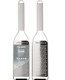 Râpe Gros Grains Microplane Professional, conçue en acier inoxydable pour râper rapidement fromage, chocolat et légumes avec précision. Ustensile indispensable pour les chefs amateurs et professionnels.

