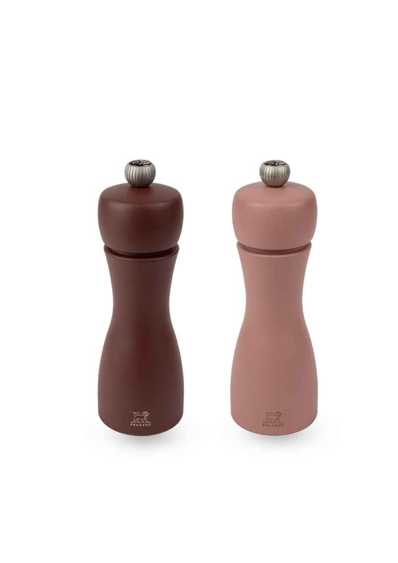 Duo Peugeot Tahiti 15 cm bois mat. Design élancé, tons naturels, mécanismes garantis à vie. Moulins livrés remplis. Sel (clair) & Poivre (foncé).