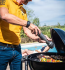 Moulin à Poivre Spécial Barbecue Peugeot 30 cm avec mécanisme en acier, design ergonomique, capacité généreuse, idéal pour assaisonner toutes vos grillades en extérieur.