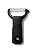 Éplucheur en Y OXO avec un manche antidérapant ergonomique pour un confort maximal, même avec des gestes répétitifs, idéal pour les personnes ayant des problèmes de préhension.