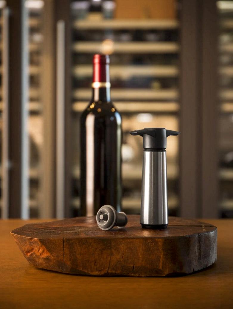 Pompe à vide air Wine Saver métal + 2 bouchons - Maison Habiague